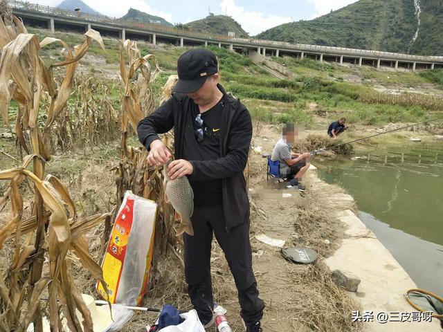 游山玩水发朋友圈的精美句子精选短句，游山玩水发朋友圈的精美句子精选简短？